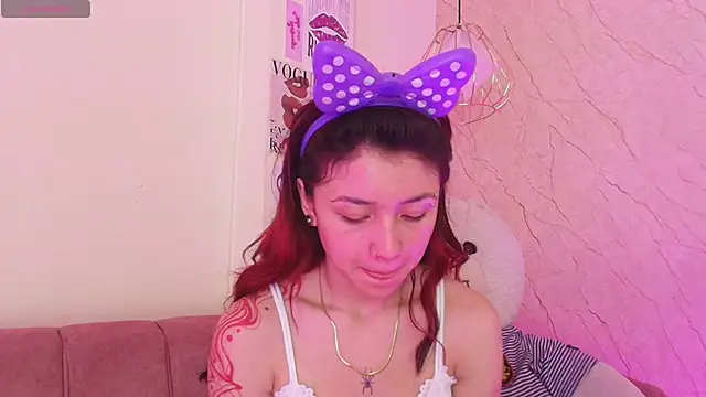 Snapshot of april_bennett chatting on September 29, 2025, 12:10 pm april bennett online show from September 29, 2025, 12:10 pm