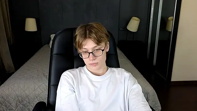 LouieEvans online show from November 3, 2025, 9:16 pm