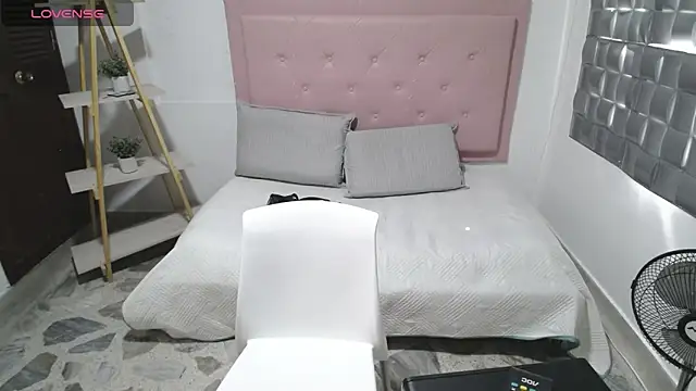 Snapshot of Dulce__Lovee chatting on November 9, 2025, 2:37 pm Dulce Lovee online show from November 9, 2025, 2:37 pm