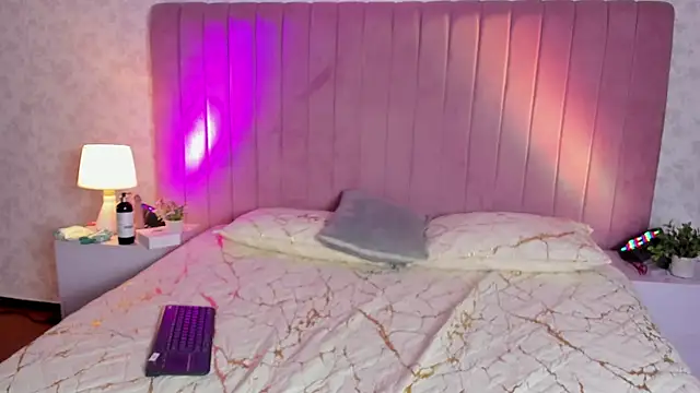 Snapshot of RobinBennett chatting on October 2, 2025, 4:47 pm RobinBennett online show from October 2, 2025, 4:47 pm