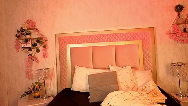 Snapshot of RobinBennett chatting on October 16, 2025, 12:06 pm RobinBennett online show from October 16, 2025, 12:06 pm