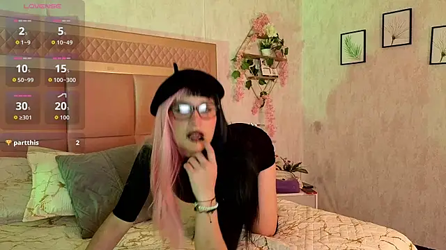 Snapshot of RobinBennett chatting on October 25, 2025, 11:29 am RobinBennett online show from October 25, 2025, 11:29 am