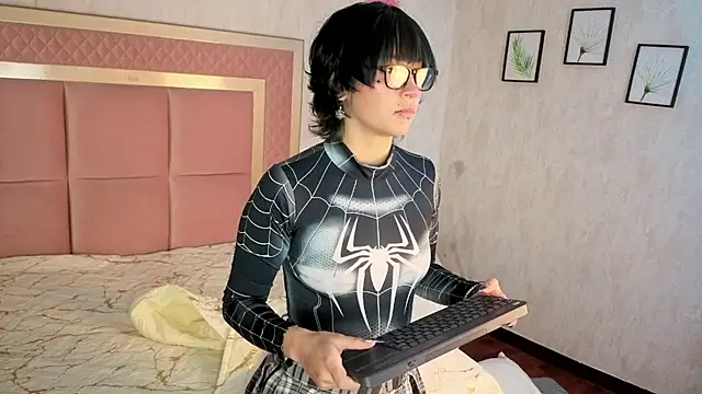 Snapshot of RobinBennett chatting on November 17, 2025, 12:22 pm RobinBennett online show from November 17, 2025, 12:22 pm