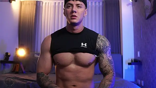 Snapshot of Thomas_Falcon chatting on October 8, 2025, 10:51 pm Thomas Falcon online show from October 8, 2025, 10:51 pm