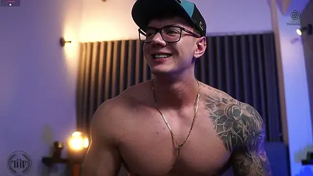 Snapshot of Thomas_Falcon chatting on October 18, 2025, 1:52 am Thomas Falcon online show from October 18, 2025, 1:52 am