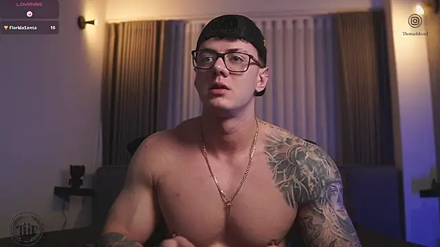 Snapshot of Thomas_Falcon chatting on November 1, 2025, 2:13 am Thomas Falcon online show from November 1, 2025, 2:13 am