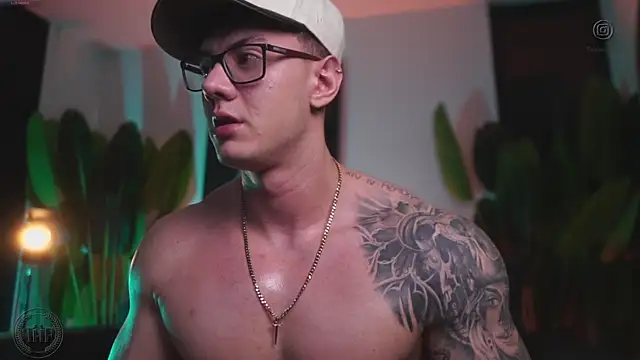 Snapshot of Thomas_Falcon chatting on November 13, 2025, 2:43 am Thomas Falcon online show from November 13, 2025, 2:43 am