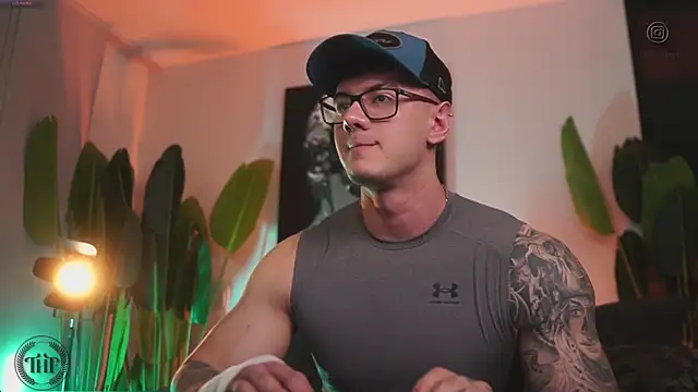 Snapshot of Thomas_Falcon chatting on November 23, 2025, 12:32 am Thomas Falcon online show from November 23, 2025, 12:32 am