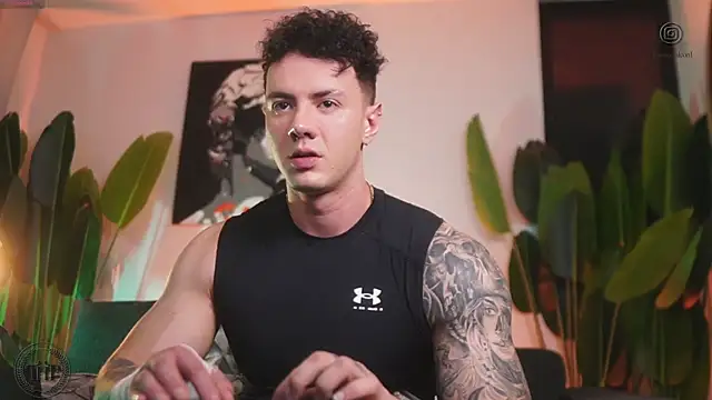 Snapshot of Thomas_Falcon chatting on November 25, 2025, 11:49 pm Thomas Falcon online show from November 25, 2025, 11:49 pm