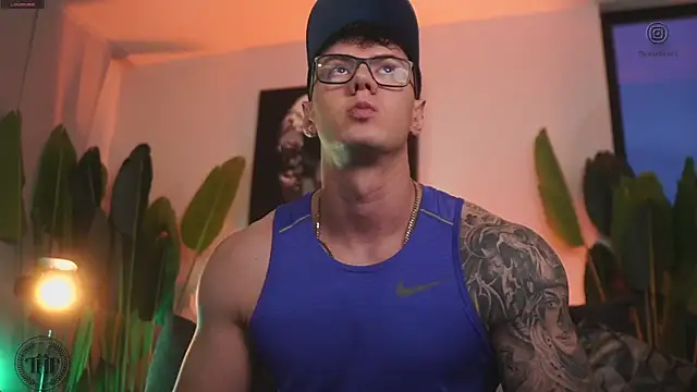 Snapshot of Thomas_Falcon chatting on December 1, 2025, 10:48 pm Thomas Falcon online show from December 1, 2025, 10:48 pm