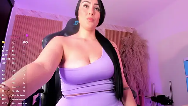 Snapshot of ashly_moonn chatting on October 4, 2025, 2:15 pm ashly moonn online show from October 4, 2025, 2:15 pm