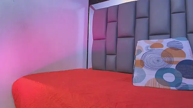 kissme luna online show from October 14, 2025, 7:03 pm