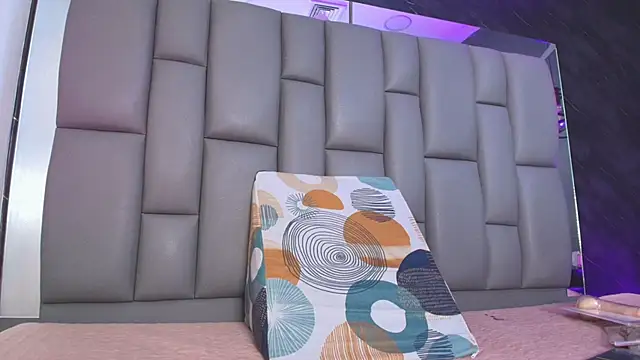 kissme luna online show from November 13, 2025, 7:13 pm