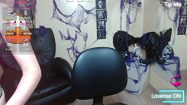 Snapshot of Bom_BomXX chatting on October 30, 2025, 2:13 am Bom BomXX online show from October 30, 2025, 2:13 am