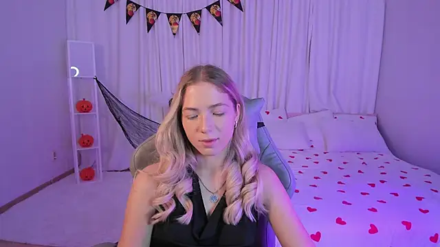 Snapshot of Susan_Mimi chatting on October 28, 2025, 1:53 am Susan Mimi online show from October 28, 2025, 1:53 am