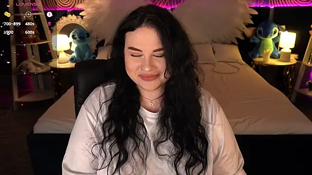 SerahMirabeli online show from November 4, 2025, 2:05 pm