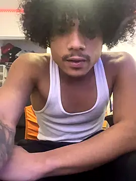 Snapshot of Cartyiii chatting on October 15, 2025, 2:39 pm Cartyiii online show from October 15, 2025, 2:39 pm