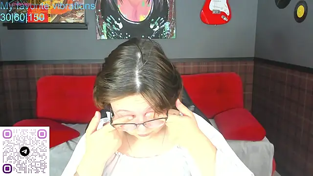 Mila  Cutee online show from October 18, 2025, 1:19 am