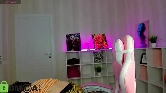 Mila  Cutee online show from November 21, 2025, 9:19 am