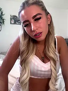 BlondeBetty online show from September 22, 2025, 11:45 am