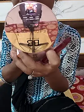 Snapshot of Itz_Mayra_ chatting on October 30, 2025, 6:04 am Itz Mayra online show from October 30, 2025, 6:04 am