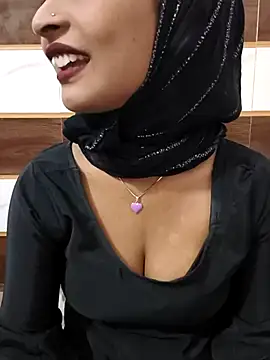 Snapshot of Itz_Mayra_ chatting on November 8, 2025, 5:51 am Itz Mayra online show from November 8, 2025, 5:51 am