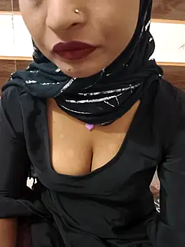 Snapshot of Itz_Mayra_ chatting on November 10, 2025, 5:39 am Itz Mayra online show from November 10, 2025, 5:39 am