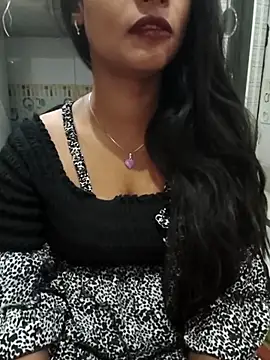 Snapshot of Itz_Mayra_ chatting on November 20, 2025, 5:45 pm Itz Mayra online show from November 20, 2025, 5:45 pm