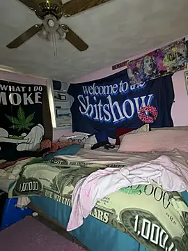 shortywidaphatty online show from December 17, 2025, 1:39 pm