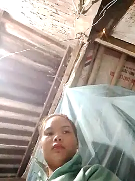 Snapshot of Huyen_x chatting on December 3, 2025, 1:13 am Huyen x online show from December 3, 2025, 1:13 am