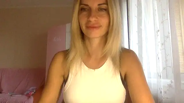 Snapshot of KarelliaStar chatting on October 1, 2025, 6:19 am KarelliaStar online show from October 1, 2025, 6:19 am