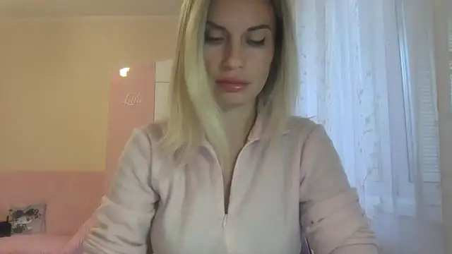 Snapshot of KarelliaStar chatting on October 13, 2025, 7:19 am KarelliaStar online show from October 13, 2025, 7:19 am