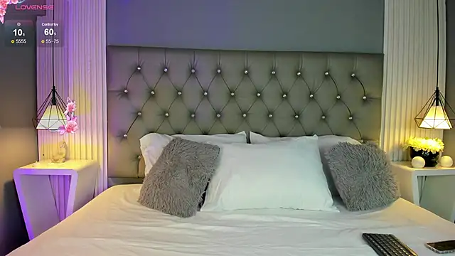 LunaBloomn online show from October 27, 2025, 5:06 pm