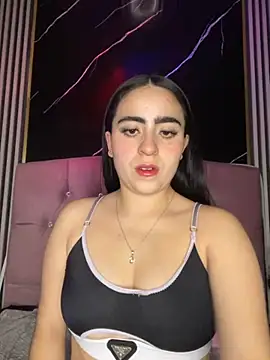 Snapshot of Elha_20 chatting on October 21, 2025, 10:27 am Elha 20 online show from October 21, 2025, 10:27 am