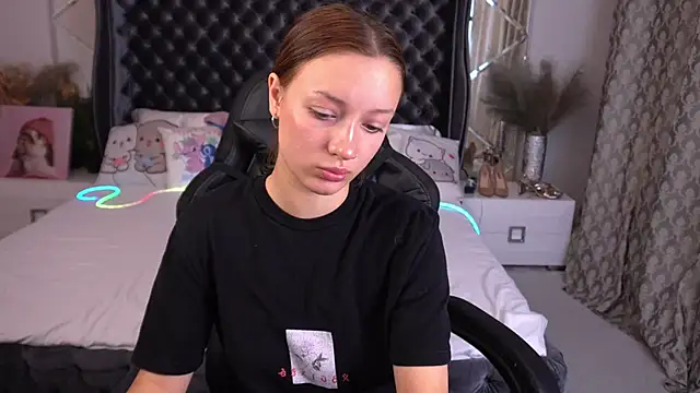 FoxyMayy online show from September 23, 2025, 1:14 pm