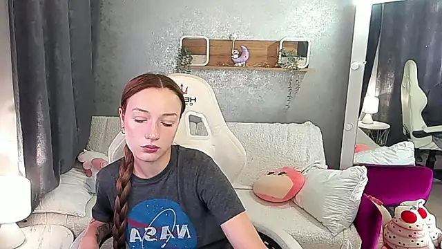 FoxyMayy online show from October 28, 2025, 2:31 pm