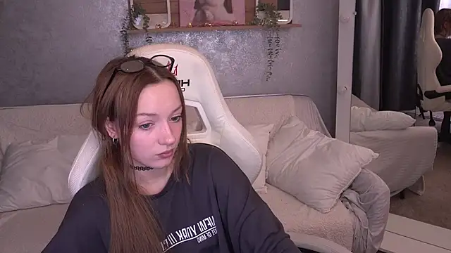 FoxyMayy online show from December 2, 2025, 2:12 pm