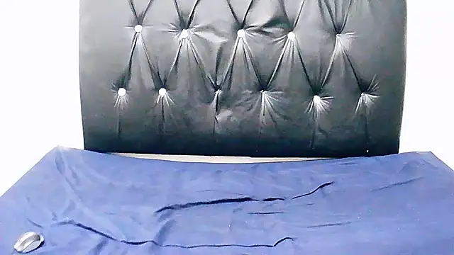 Iris-Pinky online show from November 23, 2025, 6:19 pm