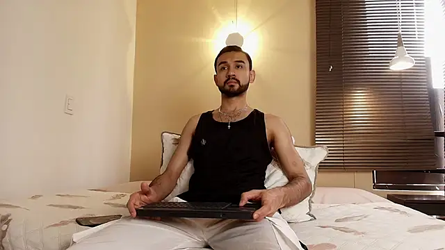 Axel Moon S online show from November 5, 2025, 7:14 pm