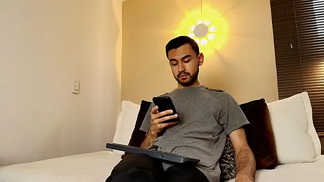 Axel Moon S online show from November 29, 2025, 8:34 pm