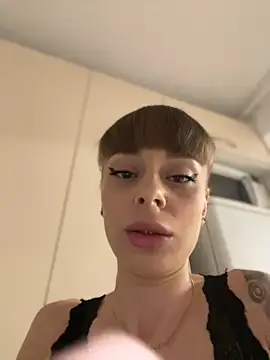 Snapshot of BabyBee_ chatting on October 7, 2025, 1:36 am BabyBee online show from October 7, 2025, 1:36 am
