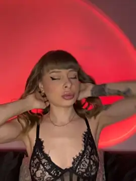 BabyBee  online show from November 21, 2025, 7:34 pm