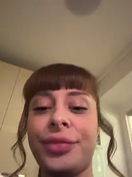 BabyBee  online show from December 2, 2025, 10:49 pm