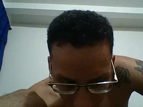 Snapshot of bluc96cm chatting on September 11, 2025, 2:11 am bluc96cm online show from September 11, 2025, 2:11 am