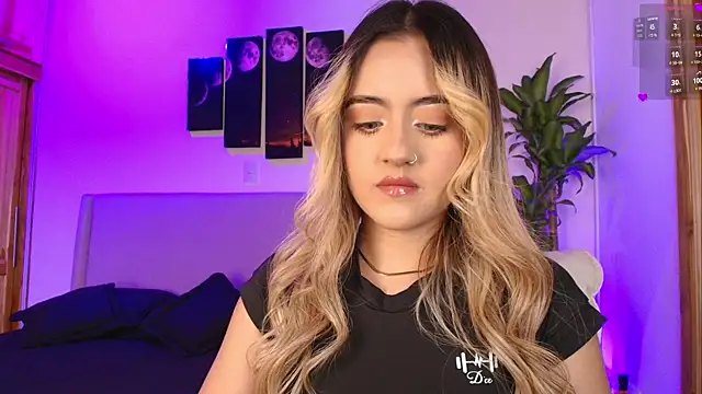 Snapshot of MaryMoon_ chatting on December 5, 2025, 12:52 am MaryMoon online show from December 5, 2025, 12:52 am