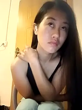 Snapshot of luy-xinh02 chatting on November 5, 2025, 10:32 pm luy-xinh02 online show from November 5, 2025, 10:32 pm