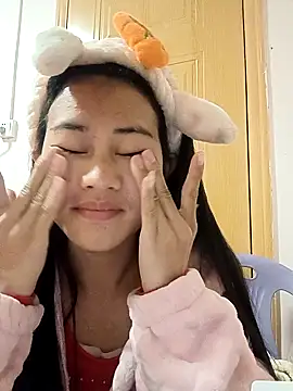 Snapshot of luy-xinh02 chatting on November 27, 2025, 11:34 am luy-xinh02 online show from November 27, 2025, 11:34 am