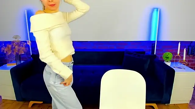 Snapshot of Alina_Blonde chatting on October 27, 2025, 6:39 am Alina Blonde online show from October 27, 2025, 6:39 am