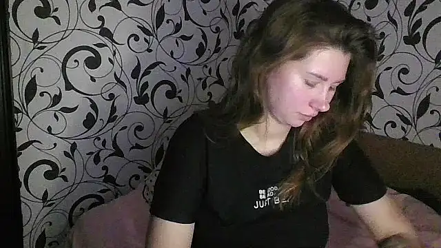 YourEmilie online show from October 31, 2025, 5:47 pm