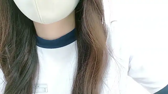 Snapshot of _Mia_land_ chatting on October 27, 2025, 1:04 pm  Mia land  online show from October 27, 2025, 1:04 pm